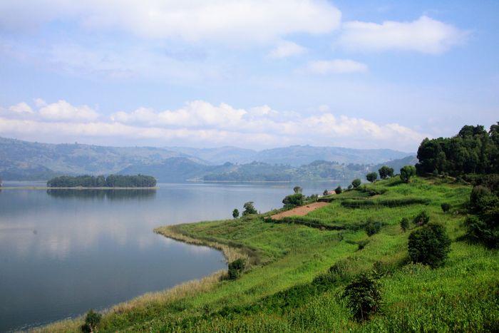 Boat tour lake Bunyonyi